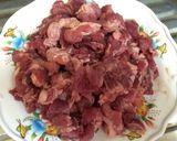 Hình bước làm 1 của món Sáo bò xào cần tỏi