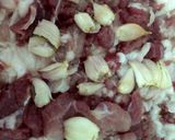 Hình bước làm 1 của món Thịt lợn biến tấu băm rang