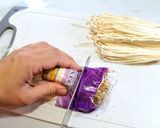 Foto langkah ke 1 dari resep Tofu Enoki Saos Pedas.