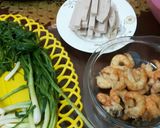 Hình bước làm 2 của món Cuốn tôm