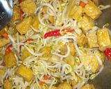 Foto langkah ke 5 dari resep Tumis tauge tahu.