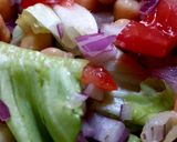 Foto del paso 1 de la receta: Ensalada de Garbanzos con Lechuga y Tomate