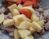 รูปขั้นตอนการทำที่ 4 ของ แกงกะหรี่หมูสามชั้น