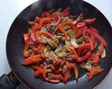 Csirkemell zöldségekkel, joghurtos-mogyorós mártásban - fogyis recept fázis 4 fotója