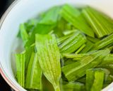 Hình bước làm 2 của món 💚 Trà Mã Đề Lá Hẹp & Mật Ong