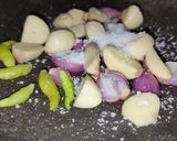 Foto langkah ke 3 dari resep Tumis manis terong teri.