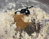 Foto del paso 1 de la receta Trampantojo de galletas Oreo - galletitas de tinta de calamar con brandada