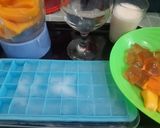 Foto langkah ke 1 dari resep Manggo Milk.