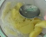 Foto langkah ke 2 dari resep Stik Kentang Keju.