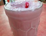 A picture of step 8 of Strawberry milkshake.