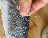 A picture of step 1 of Pan fried sea-bass with spicy nam pla prik dipping sauce.