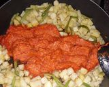 Foto del paso 3 de la receta: Papas con chorizo y rajas de chile serrano