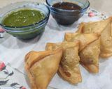 मस्त कुरकुरे समोसे और चटपटी चटनी चाट के साथ (Mast kurkure samose aur chatpati chutney ke saath रेसिपी चरण 1 फोटो