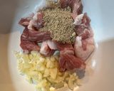 รูปขั้นตอนการทำที่ 1 ของ ข้าวหมูทอดกระเทียมไข่ดาว สำหรับเด็ก blw