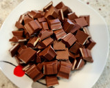 Foto del paso 4 de la receta: Tarta de chocolatinas Kinder