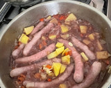 Foto del paso 5 de la receta: Guiso de longanizas al vino tinto