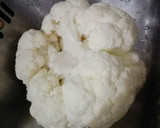 Foto del paso 1 de la receta: Ensalada de coliflor al curry con restos de pan