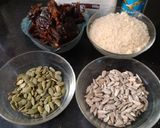 A picture of step 1 of Roasted Sunflower seeds Chocolate Bar.