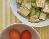 รูปขั้นตอนการทำที่ 1 ของ "มะเขือยาวผัดไข่ใบกะเพรา" Stir Fried Eggplant with Eggs&Basil