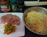 รูปขั้นตอนการทำที่ 2 ของ พาสต้า ซอสมะเขือเทศ ไก่สับ (เส้นลิงกวินี)