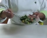 Foto del paso 3 de la receta: Ensalada de espinaca ¡No lo tires!