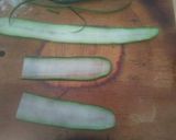 Foto del paso 3 de la receta: Rollitos de pepino con atún queso crema