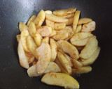 Foto del paso 2 de la receta: Crêpes crocantes con manzana caramelizada al vino tinto