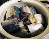 Hình bước làm 3 của món Cá nục hầm mực