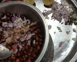 चने की चाट(CHANE KI CHAAT RECIPE IN HINDI) रेसिपी चरण 2 फोटो