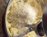 Foto langkah ke 2 dari resep Cheddar Cheese Pound Cake.