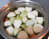 Foto langkah ke 1 dari resep Sop Oyong Kembang Tahu.