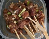 Foto langkah ke 4 dari resep Yakitori Ayam Daun Bawang.