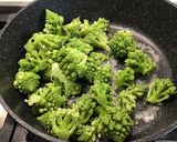 Une image de l'étape 7 de Poêlée de chou romanesco à la crème et emmental.