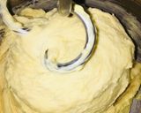 Foto langkah ke 3 dari resep Cream Vla Horn Bread.