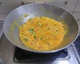 A picture of step 3 of Roti upma.