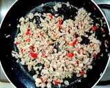 รูปขั้นตอนการทำที่ 2 ของ เต้าหู้ไข่ทอดผัดกะเพราไก่สับ / ผัดกะเพราไก่สับเต้าหู้ไข่ทอด