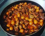 Hình bước làm 3 của món Sườn non kho nước dừa & trứng cút