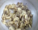 Foto del paso 1 de la receta: Salsa de verdeo y champiñones