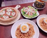 Hình bước làm 4 của món Pizza bò băm sốt cà chua theo phong cách Halloween Nhật