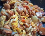 Foto langkah ke 7 dari resep Tumisan TeSosTel (Tempe Sosis Telur).
