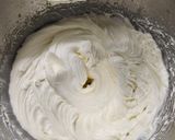 Foto del paso 2 de la receta: Postre Súper Fácil que nunca pasa de moda, frutillas con crema