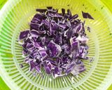 Foto del paso 3 de la receta: Tortilla espinaca, lechuga y repollo morado