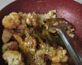 A picture of step 2 of Gobi aloo masala.