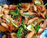 รูปขั้นตอนการทำที่ 4 ของ ก๋วยเตี๋ยวผัดขี้เมาไก่