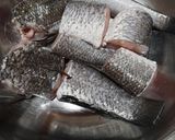 Foto langkah ke 1 dari resep Sup Asam Segar Ikan Gabus.
