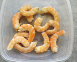 Foto del paso 1 de la receta: Pipette con salsa de langostinos. "Cocina de aprovechamiento"