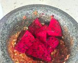 Gambar langkah 2 resipi Sambal buah naga.