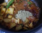 A picture of step 3 of Maldives prawn curry.