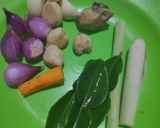 Foto langkah ke 2 dari resep Soto Ceker dan Telur Puyuh.