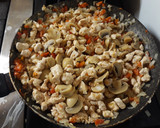 Foto del paso 4 de la receta: Arroz con pollo y champiñón🍗🍄